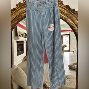 Blu and white wide leg stipe pants
